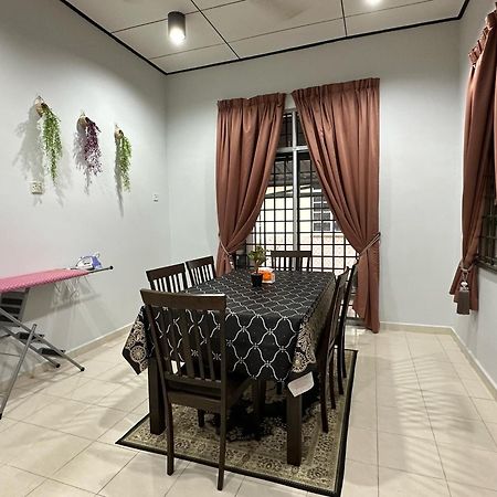 Homestay Izhan Bandar Kuala Terengganu Exteriör bild