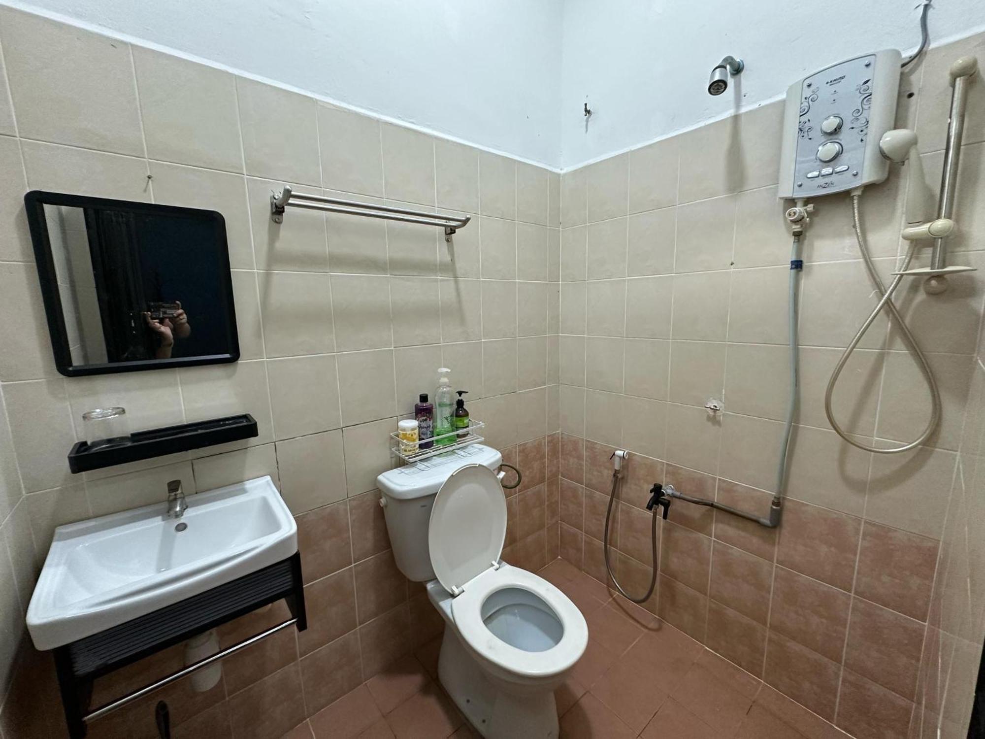 Homestay Izhan Bandar Kuala Terengganu Exteriör bild